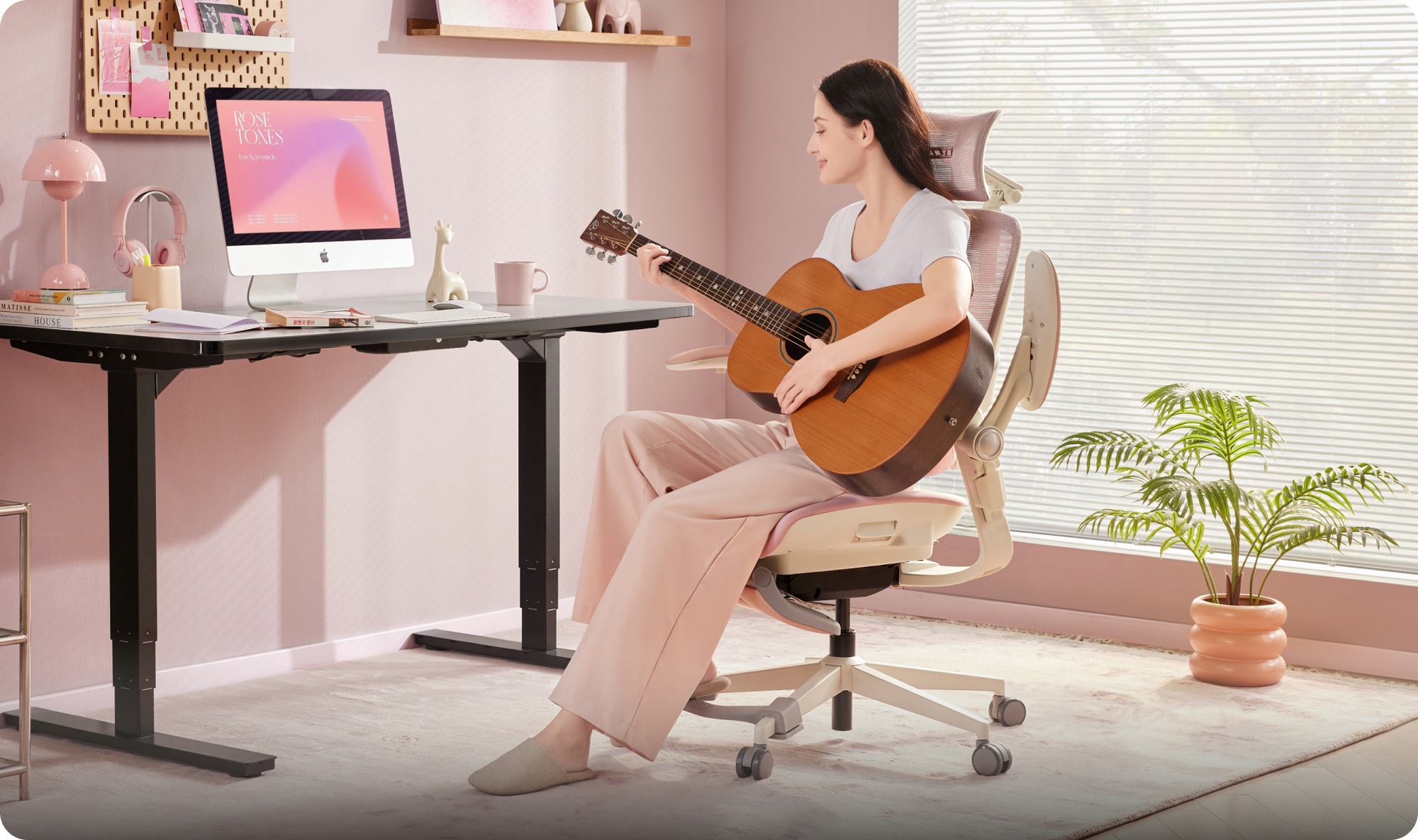 MUSSO E80 Muse in a pink workspace